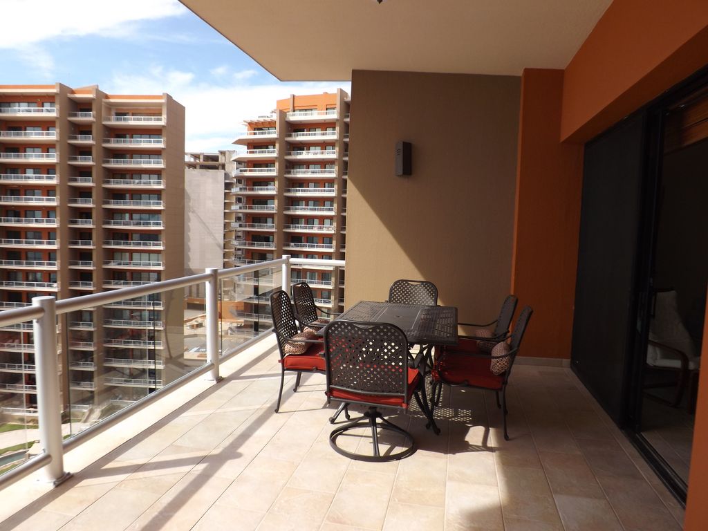 Large 6 person balcony eating area