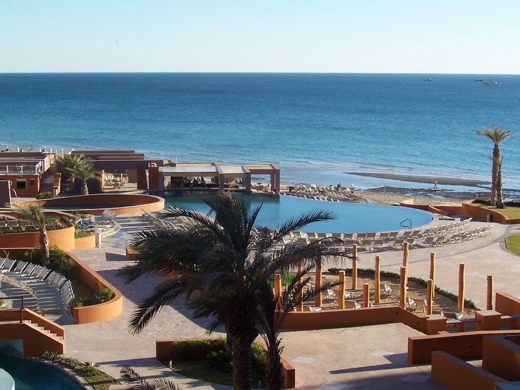 Beautiful pools and ocean views